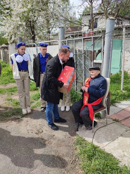 Нижегородские партийцы передали наборы здоровья участникам ВОВ, проживающим в регионе