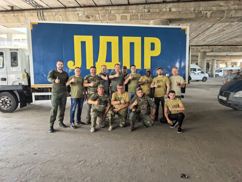 Шесть машин с гуманитарной помощью от ЛДПР и неравнодушных граждан прибыли в ЛНР
