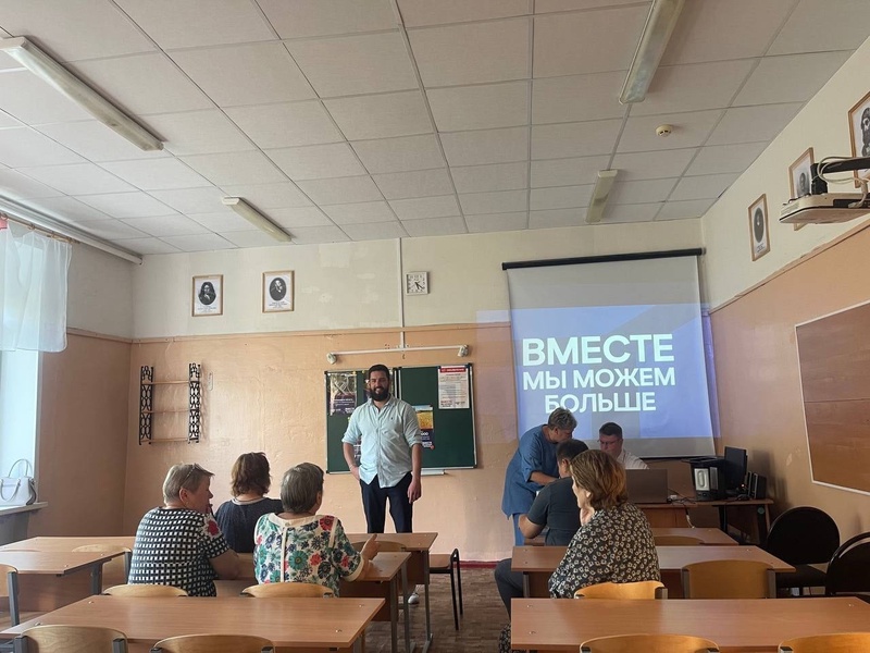 Депутат ЛДПР Михаил Жуков встретился с жителями рабочего посёлка Юганец