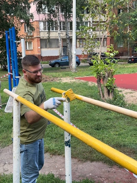 Помощник нижегородского депутата ЛДПР вышел на субботник вместе с жителями