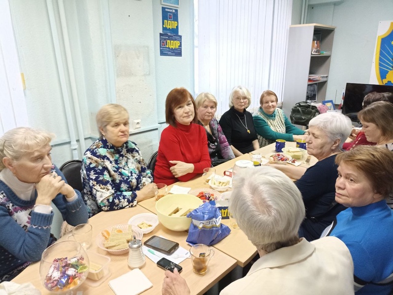 Активисты ЛДПР встретились с волонтёрами