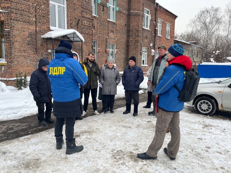 Молодëжь ЛДПР встретилась с нижегородцами, которые обратились за помощью в штаб партии