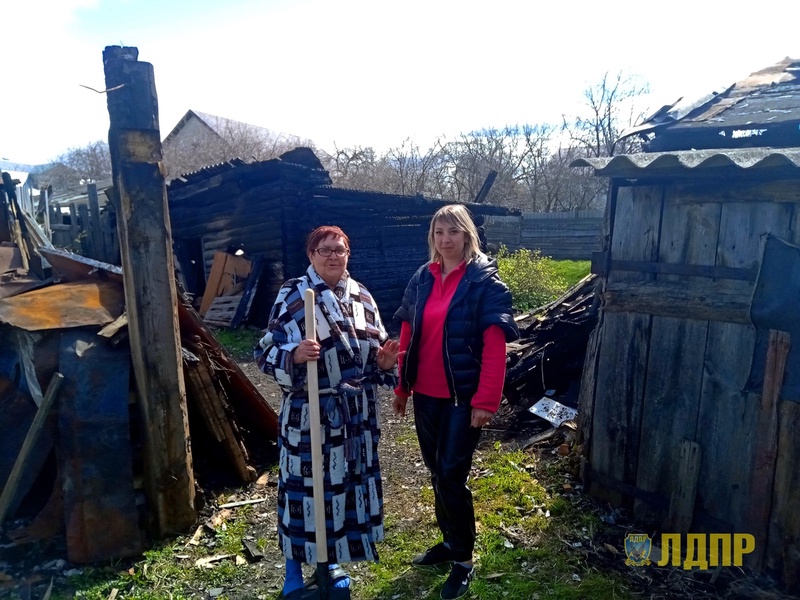 Активисты ЛДПР в Богородске помогли погорельцу