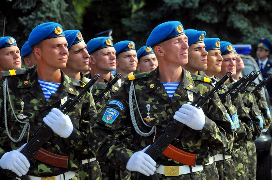 Воздушно десантные войска входят