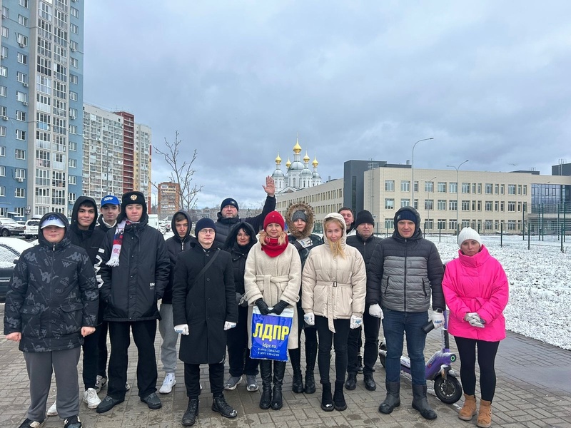 В День Казанской Божьей Матери представители ЛДПР почтили память погибших воинов всех времён