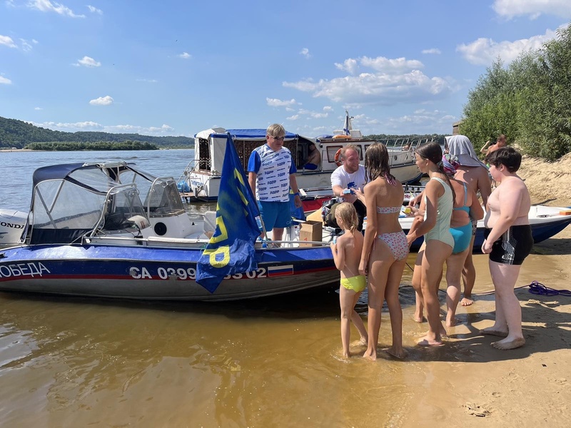 Команда ЛДПР из Дзержинска помогает горожанам сохранить здоровье в жару