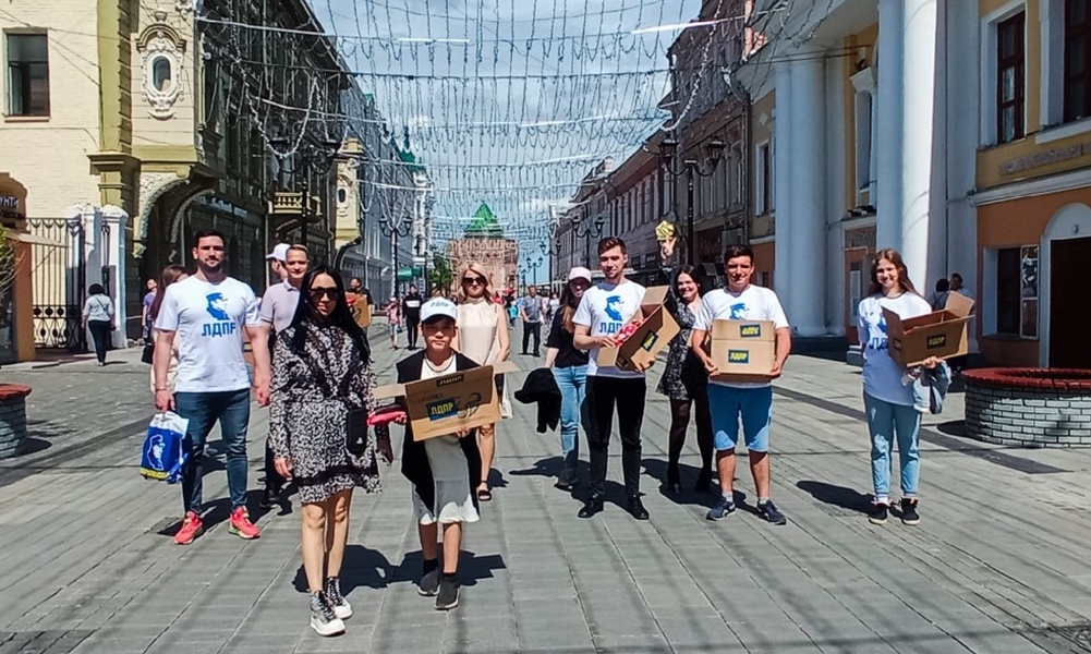 ЛДПР поздравляет детей с праздником