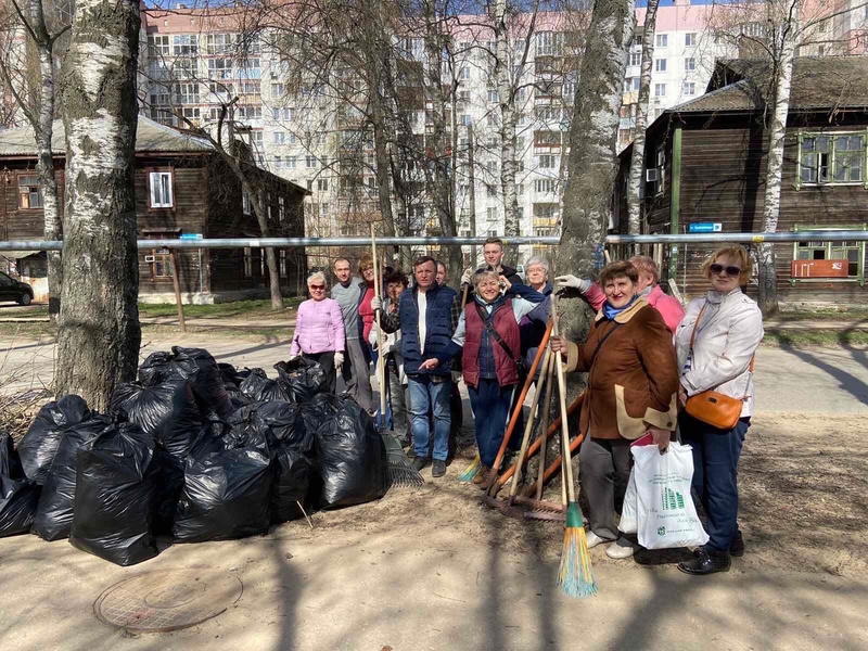 Депутат фракции ЛДПР гордумы Нижнего Новгорода Герман Карачевский провёл субботник в своём округе