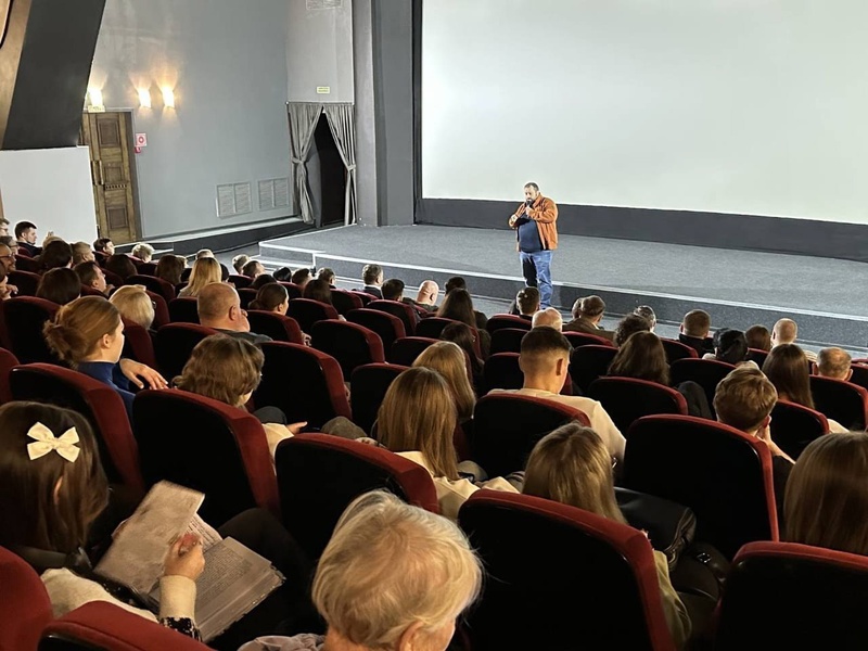 Нижегородские партийцы открыли серию патриотических мероприятий в кинотеатрах региона