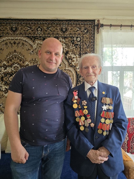 Внимание и благодарность участникам войны: ЛДПР дарит подарки фронтовикам