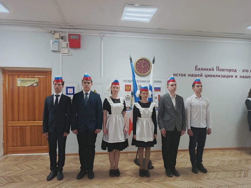 В школах Великого Новгорода прошли "Последние звонки"