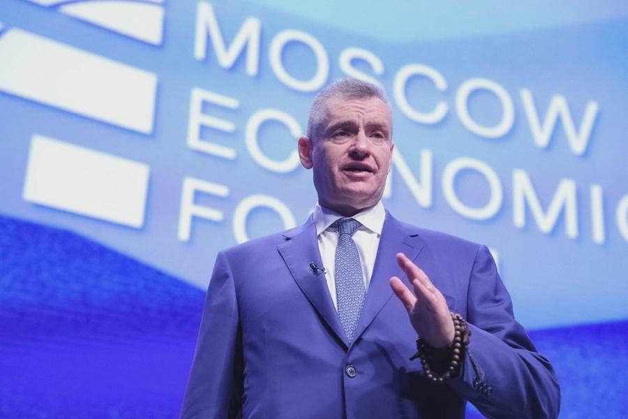  Новая статья Леонида Слуцкого в «Коммерсанте»