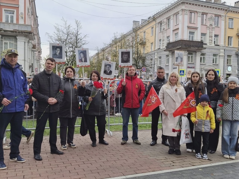Активисты Новгородского регионального отделения ЛДПР приняли участие в памятных мероприятиях, посвящённых Дню Победы