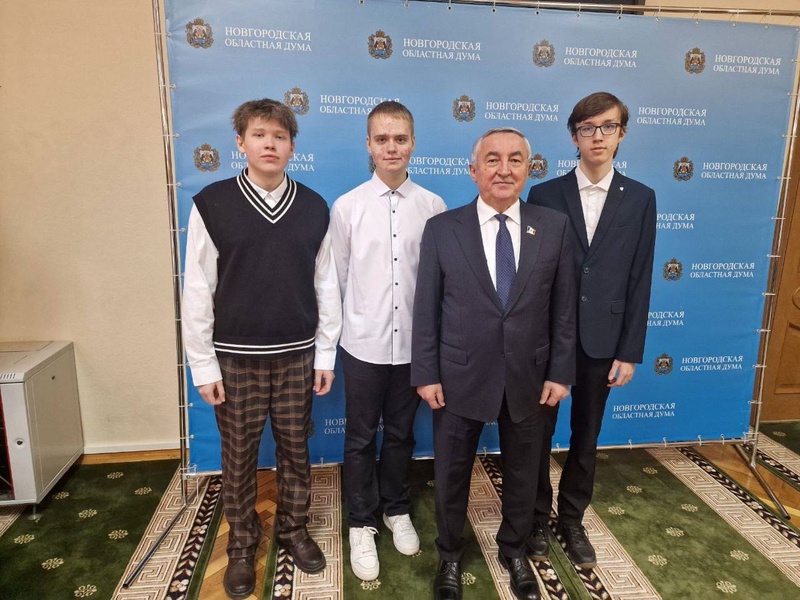 Активисты Молодежной организации ЛДПР посетили заседание Новгородской областной Думы