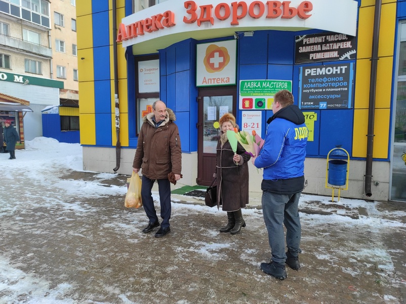 Мололëжная организация ЛДПР поздравляет новгородок с международным женским днём