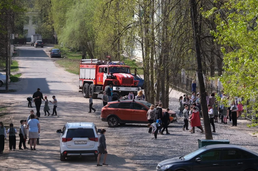 Из-за сообщений о минировании в Великом Новгороде прошли массовые эвакуации из учебных заведений