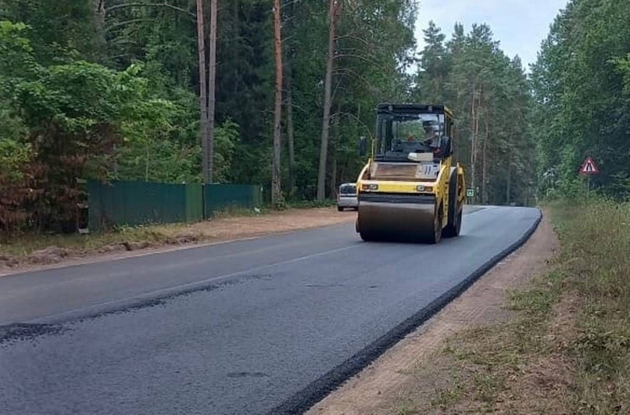 В Крестецком районе ремонтируют дорогу к детским лагерям «Гверстянец» и «Парус»