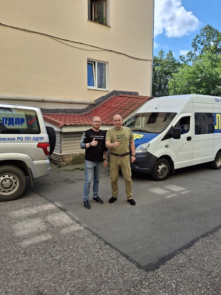 Сотрудники Новгородского РО ЛДПР отправились в составе гуманитарного конвоя в зону проведения СВО