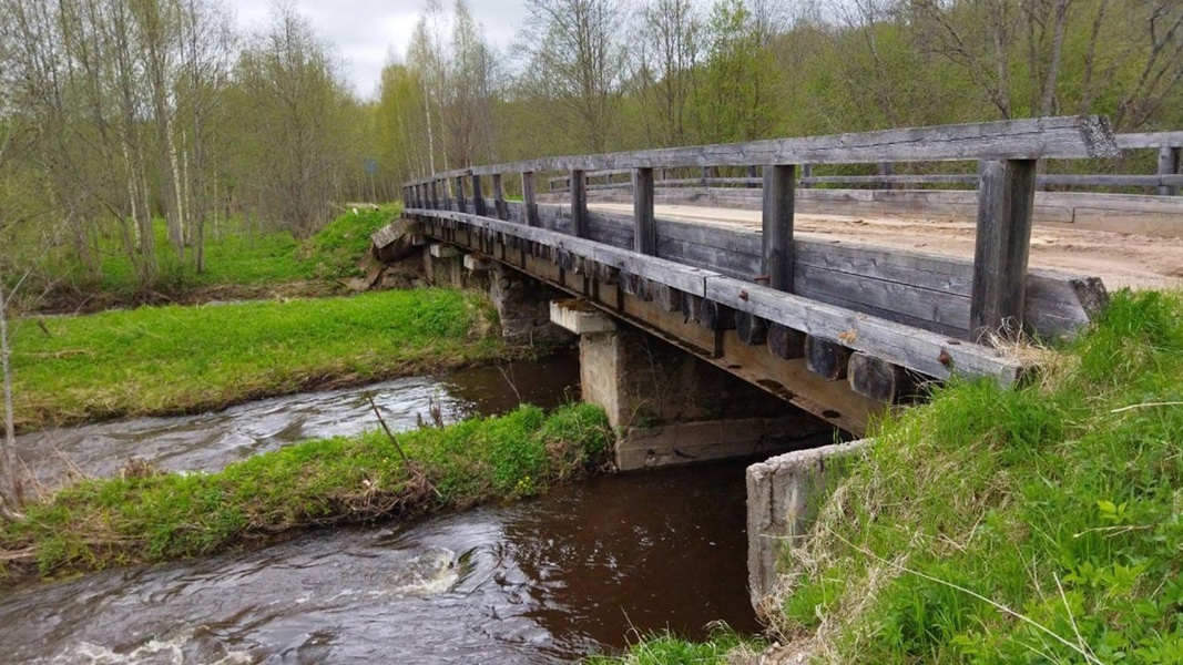 Постройка новгородская область. Мост Новгородская область. Древний мост Новгородская область. Синий мост Великий Новгород. Мост река Мшашка Новгородская область.