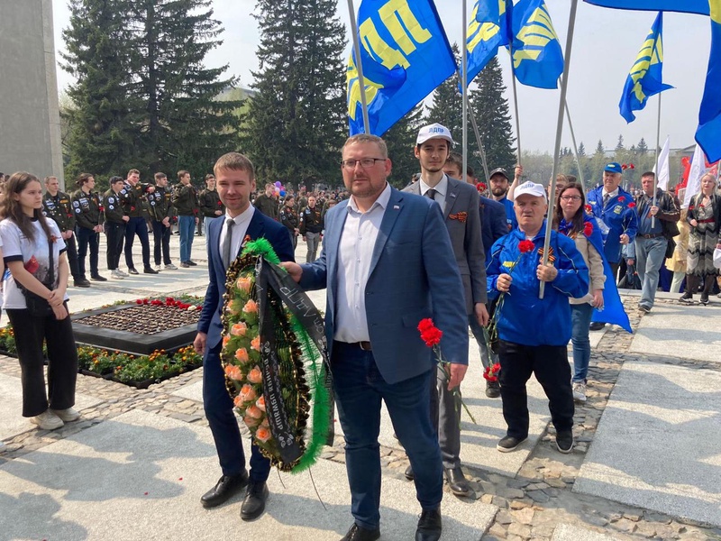  ЛДПР поклонилась памятникам Великой Отечественной войны в разных населенных пунктах области