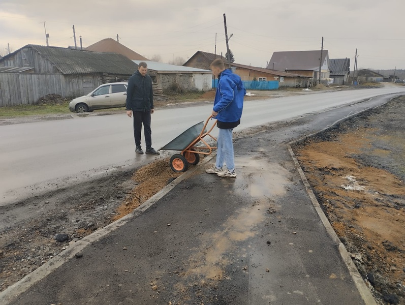 В Сузуне активисты ЛДПР оперативно устранили недоработки дорожных строителей