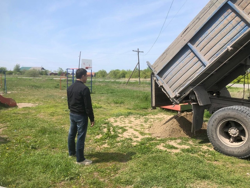 Депутат ЛДПР помогает облагораживать Татарск