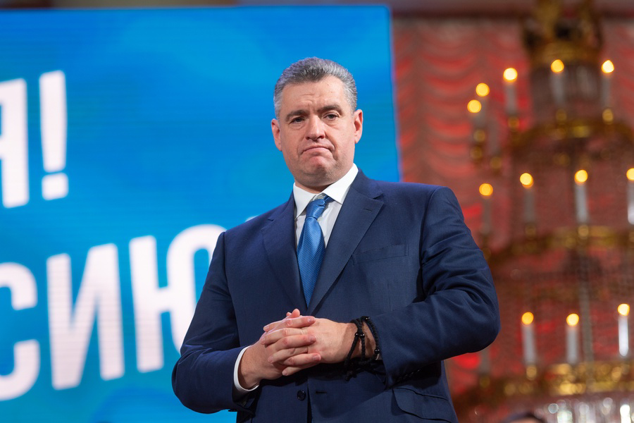 Слуцкий: выходить на международные соревнования с флагом РФ должны все наши спортсмены