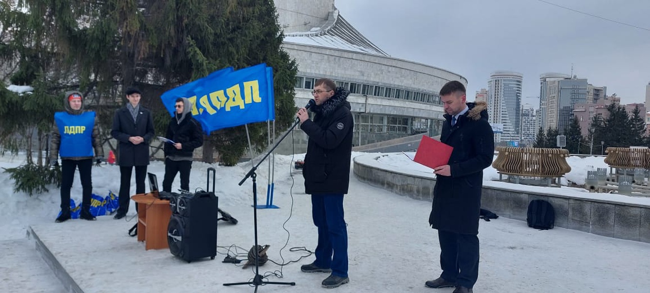 Честь и слава защитникам Отечества!