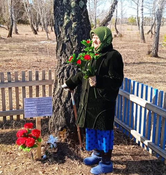 Мемориал Владимиру Жириновскому появился в Сузунском районе рядом с уникальной березой