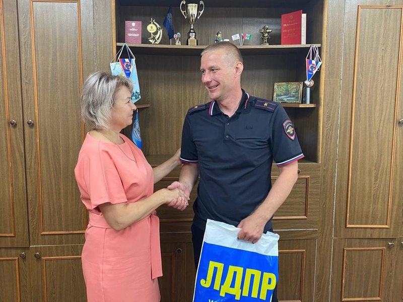 ЛДПР поздравляет тех, кто стоит на страже безопасности на дорогах!