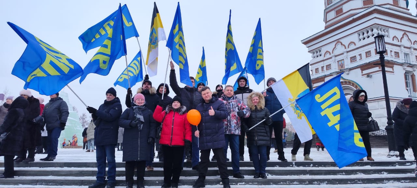 Активисты ЛДПР пробежали Рождественский полумарафон