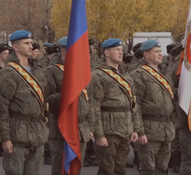 В Омске проводили первую партию бойцов