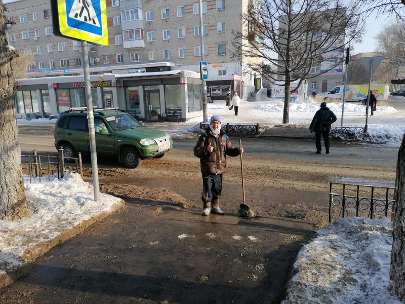 Омские активисты всегда готовы помочь пожилым людям