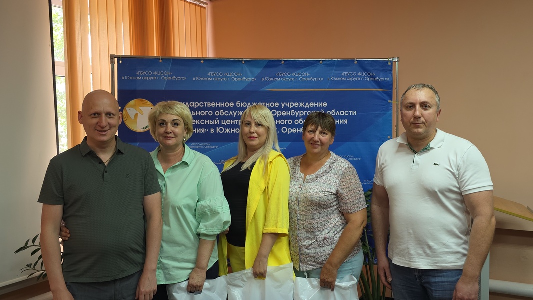 ЛДПР в Оренбуржье поздравила социальных работников