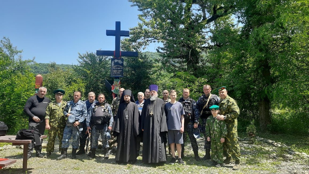 Представители ЛДПР почтили память воина-пограничника Евгения Родионова