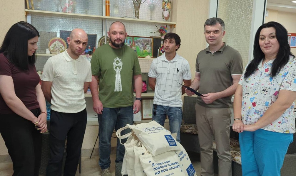  Актив Северо-Осетинского регионального отделения ЛДПР поздравил работников ГБУ РДИ «Забота» с Днём социального работника! 