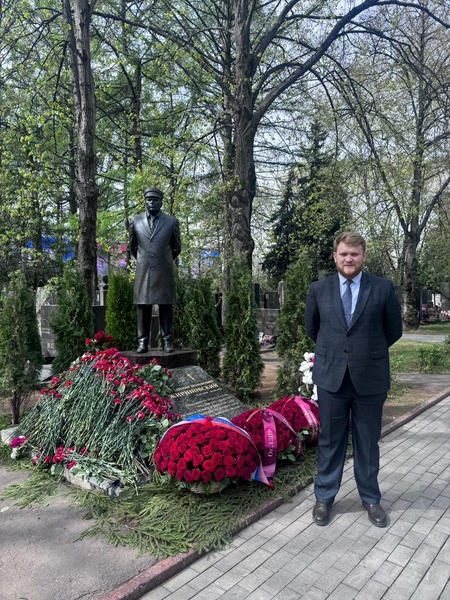 Сотрудники ЛДПР в Северной Осетии почтили память Владимира Жириновского в день его 78-летия