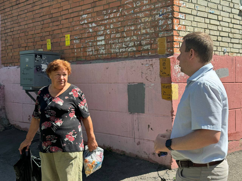 В Пензе депутат ЛДПР Владимир Быстряков проверил качество работ, проведённых по наказам избирателей