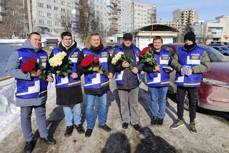 Активисты ЛДПР поздравили пензенских дам с Международным женским днём