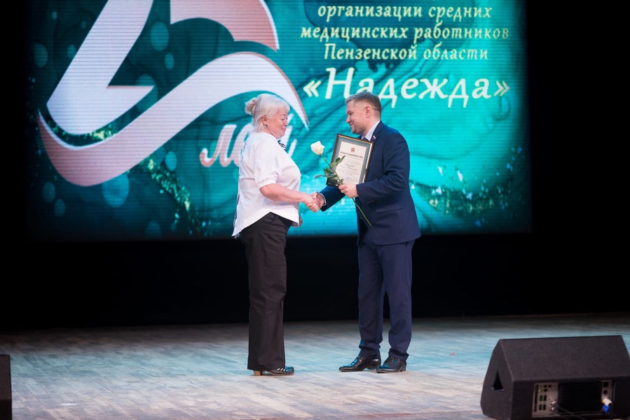 Депутат ЛДПР Павел Куликов вручил награды медицинским работникам