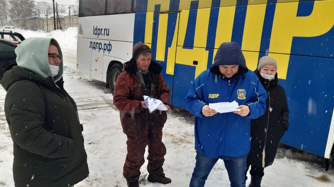 Команда автобуса ЛДПР посетила сёла Бессоновского района