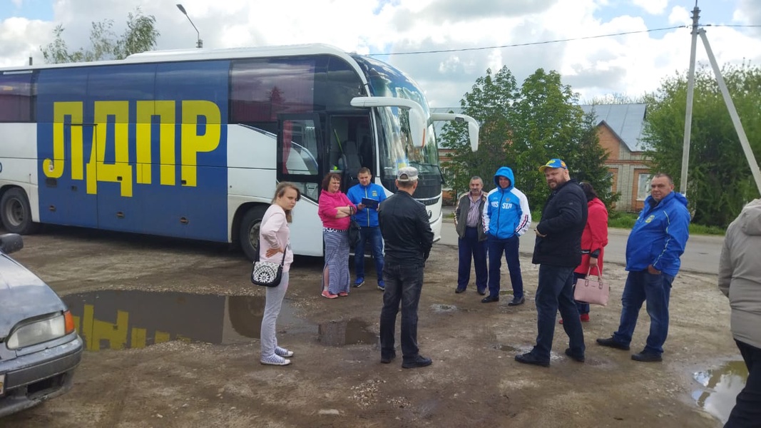 Команда ЛДПР приняла обращения в Малой Сердобе, Колышлее и Большой Елани