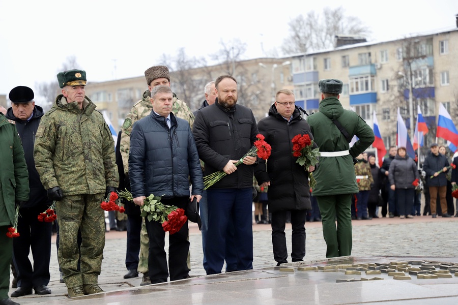 Депутат ЛДПР Александр Васильев почтил память павших защитников Родины