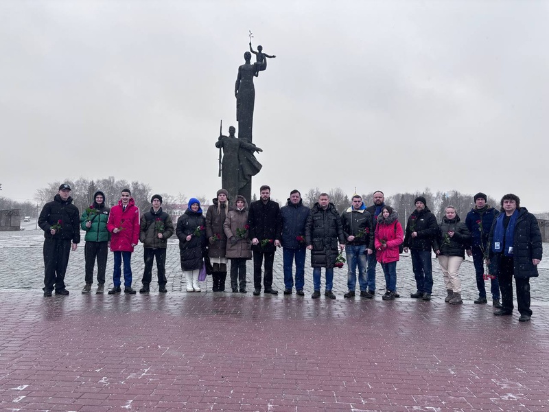 В Пензе активисты ЛДПР почтили память героев, погибших в Сталинградской битве