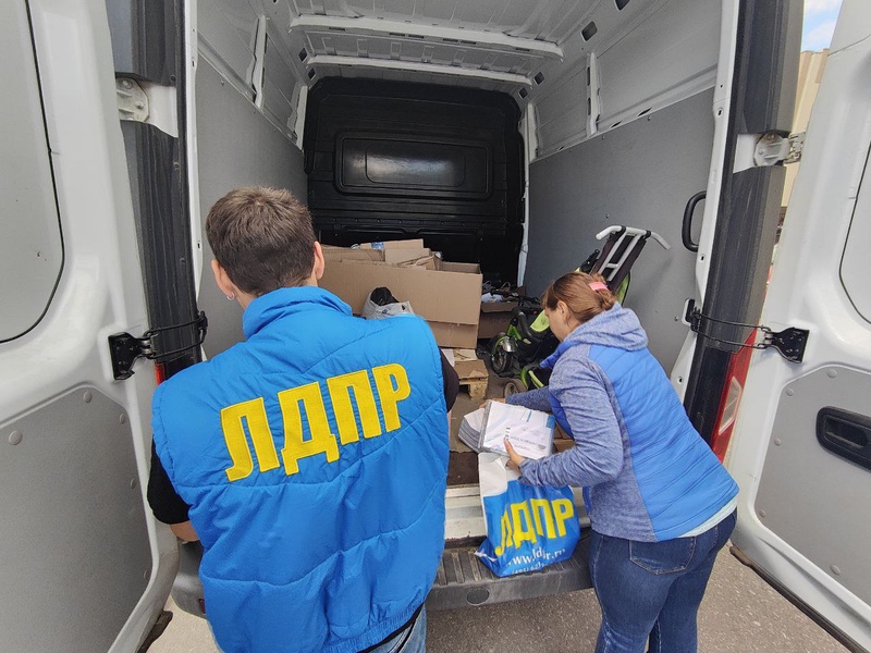 В Пензе активисты ЛДПР передали гуманитарную помощь жителям Белгородчины