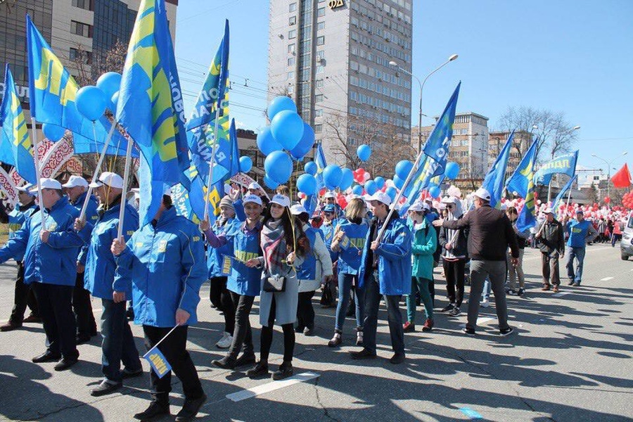 ЛДПР поздравила россиян с Первомаем и обозначила позицию по рынку труда и миграции