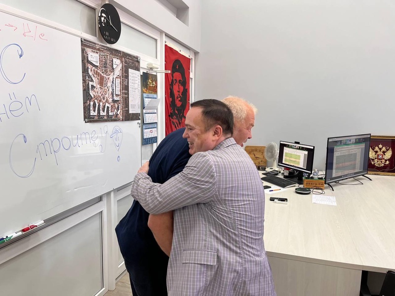 Депутат ЛДПР Олег Постников поздравил строителей Прикамья с наступающим праздником
