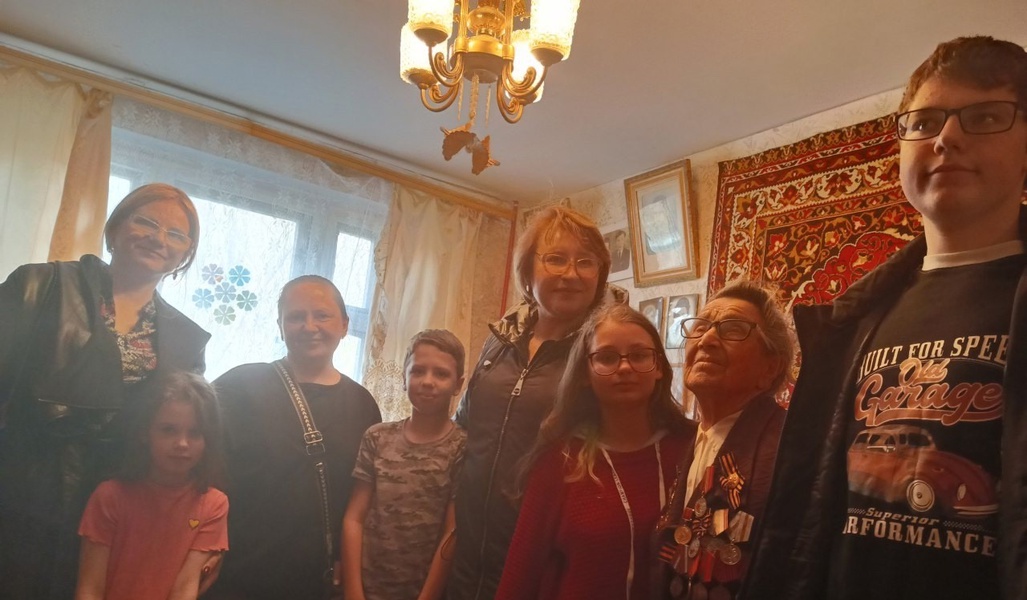 Активисты ЛДПР приняли участие в благотворительной акции в преддверии Дня Победы