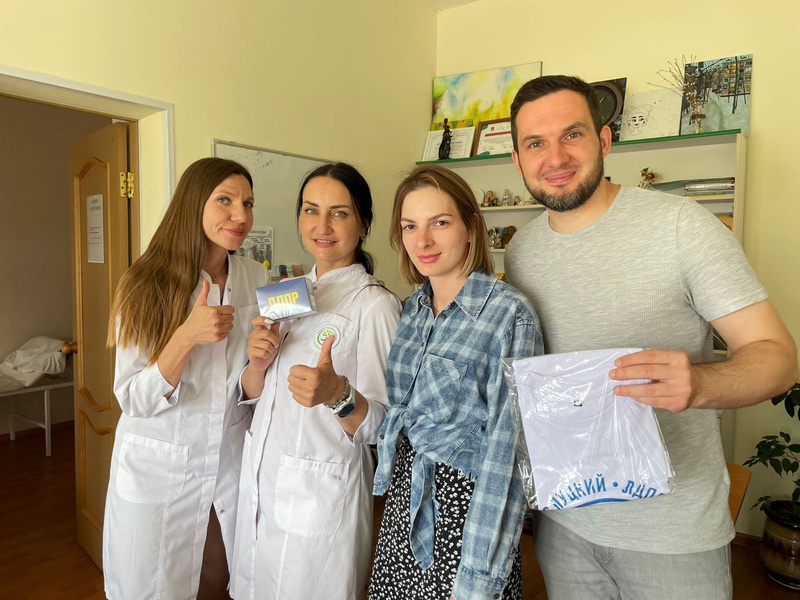 Партийцы поздравили коллектив Краевого наркологического диспансера