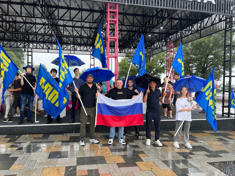 ЛДПР отметила День Государственного флага России во Владивостоке